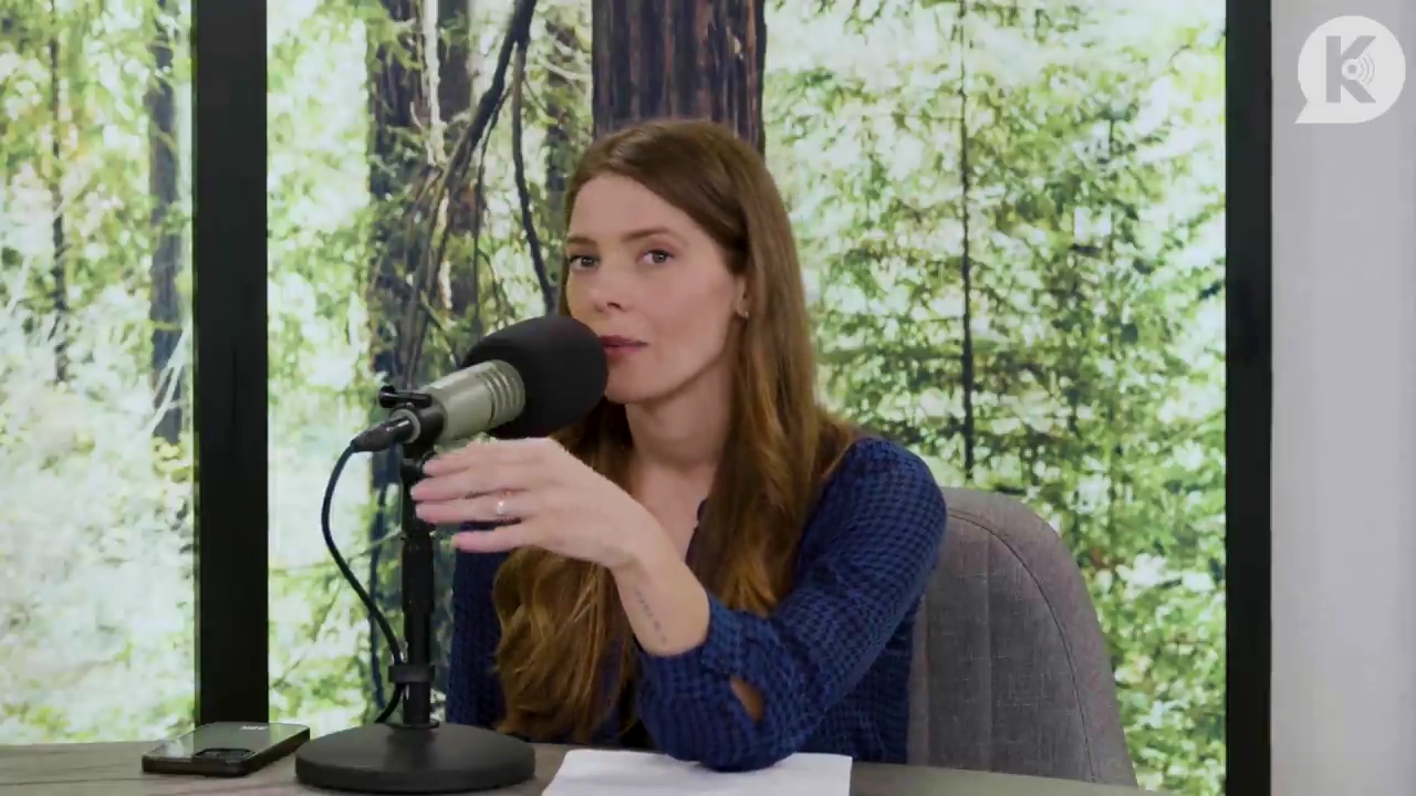 Ashley-Greene-dot-nl_TheTwilightEffectPostcast-Aflevering9NewMoonRewatchPart3of3-0068.jpg Ashley-Greene-dot-nl_TheTwilightEffectPostcast-Aflevering9NewMoonRewatchPart3of3-0068.jpg