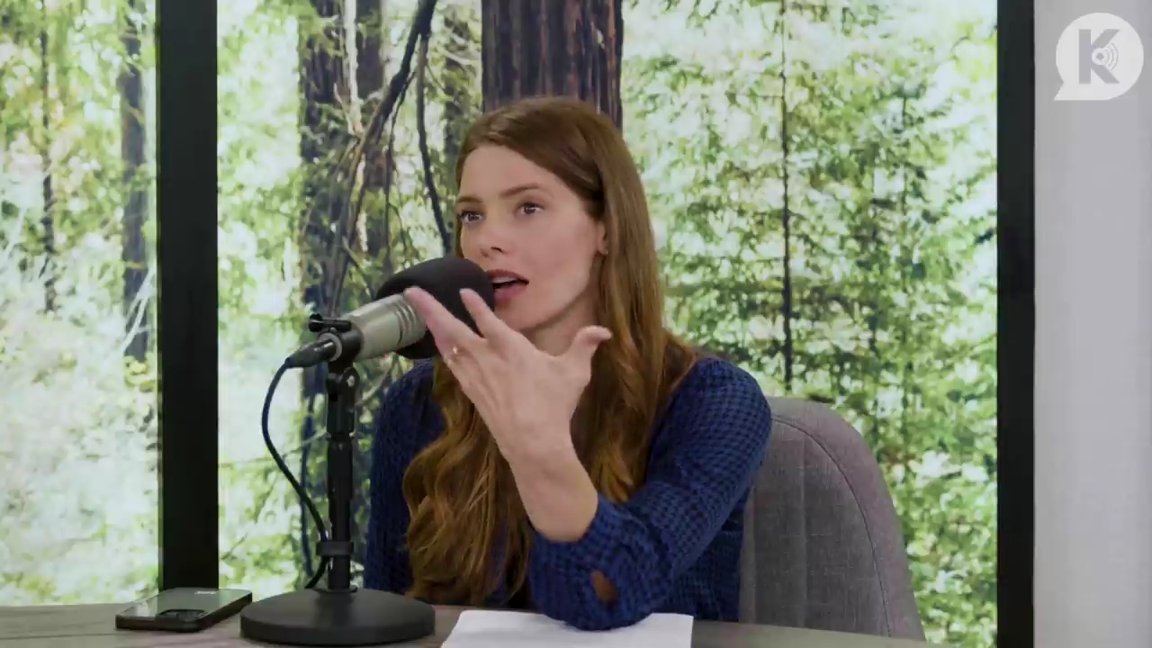 Ashley-Greene-dot-nl_TheTwilightEffectPostcast-Aflevering9NewMoonRewatchPart3of3-0070.jpg Ashley-Greene-dot-nl_TheTwilightEffectPostcast-Aflevering9NewMoonRewatchPart3of3-0070.jpg