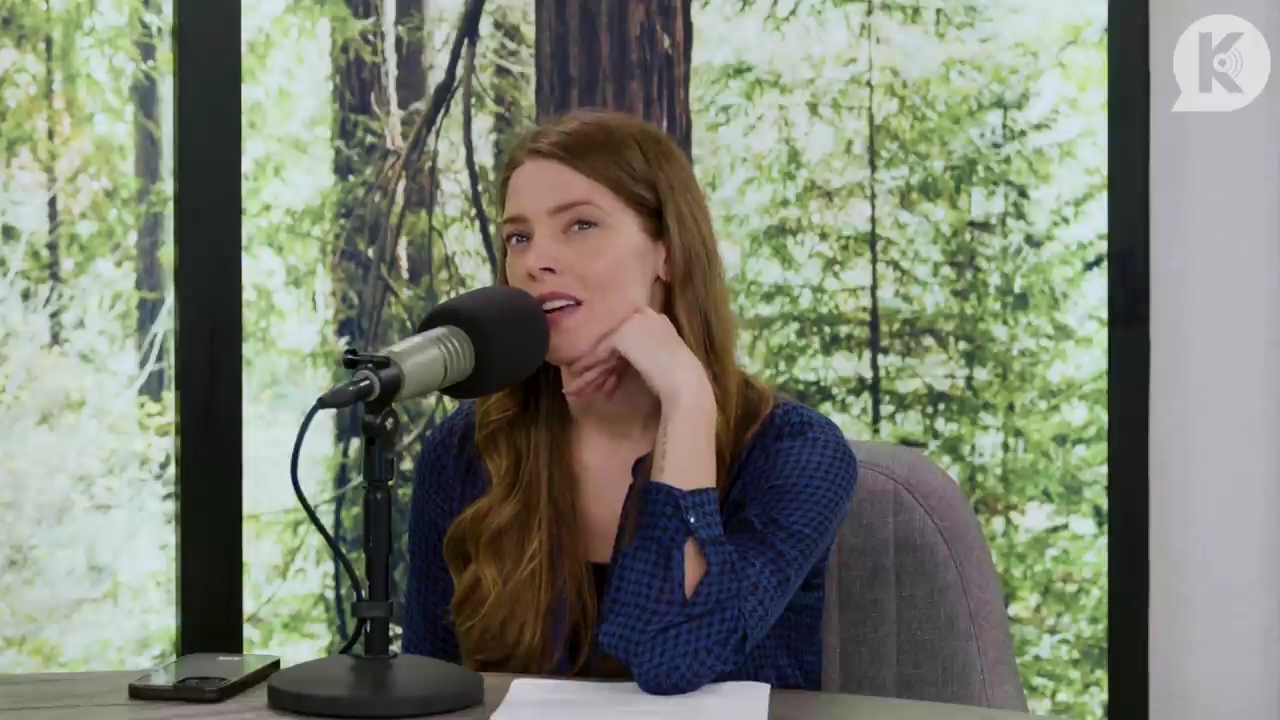 Ashley-Greene-dot-nl_TheTwilightEffectPostcast-Aflevering9NewMoonRewatchPart3of3-0077.jpg Ashley-Greene-dot-nl_TheTwilightEffectPostcast-Aflevering9NewMoonRewatchPart3of3-0077.jpg