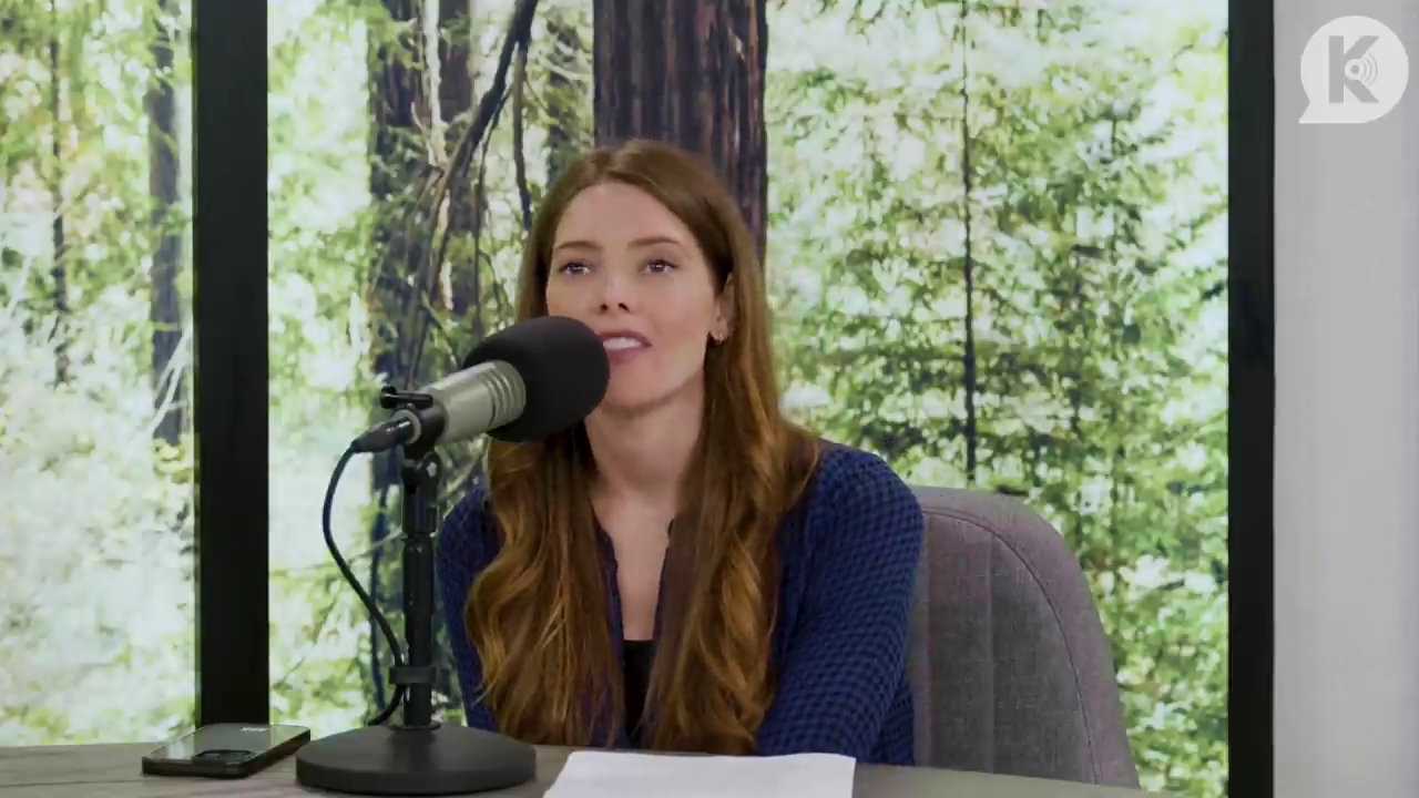 Ashley-Greene-dot-nl_TheTwilightEffectPostcast-Aflevering9NewMoonRewatchPart3of3-0096.jpg Ashley-Greene-dot-nl_TheTwilightEffectPostcast-Aflevering9NewMoonRewatchPart3of3-0096.jpg