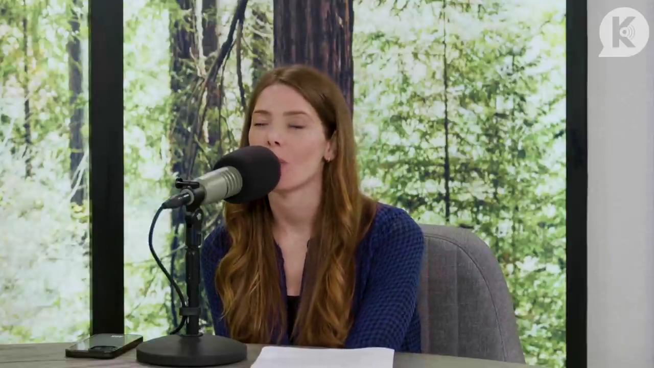 Ashley-Greene-dot-nl_TheTwilightEffectPostcast-Aflevering9NewMoonRewatchPart3of3-0097.jpg Ashley-Greene-dot-nl_TheTwilightEffectPostcast-Aflevering9NewMoonRewatchPart3of3-0097.jpg