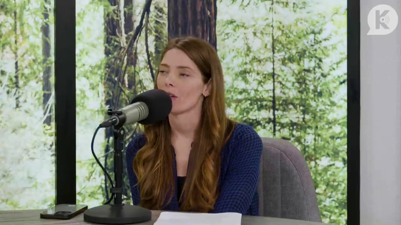 Ashley-Greene-dot-nl_TheTwilightEffectPostcast-Aflevering9NewMoonRewatchPart3of3-0099.jpg Ashley-Greene-dot-nl_TheTwilightEffectPostcast-Aflevering9NewMoonRewatchPart3of3-0099.jpg