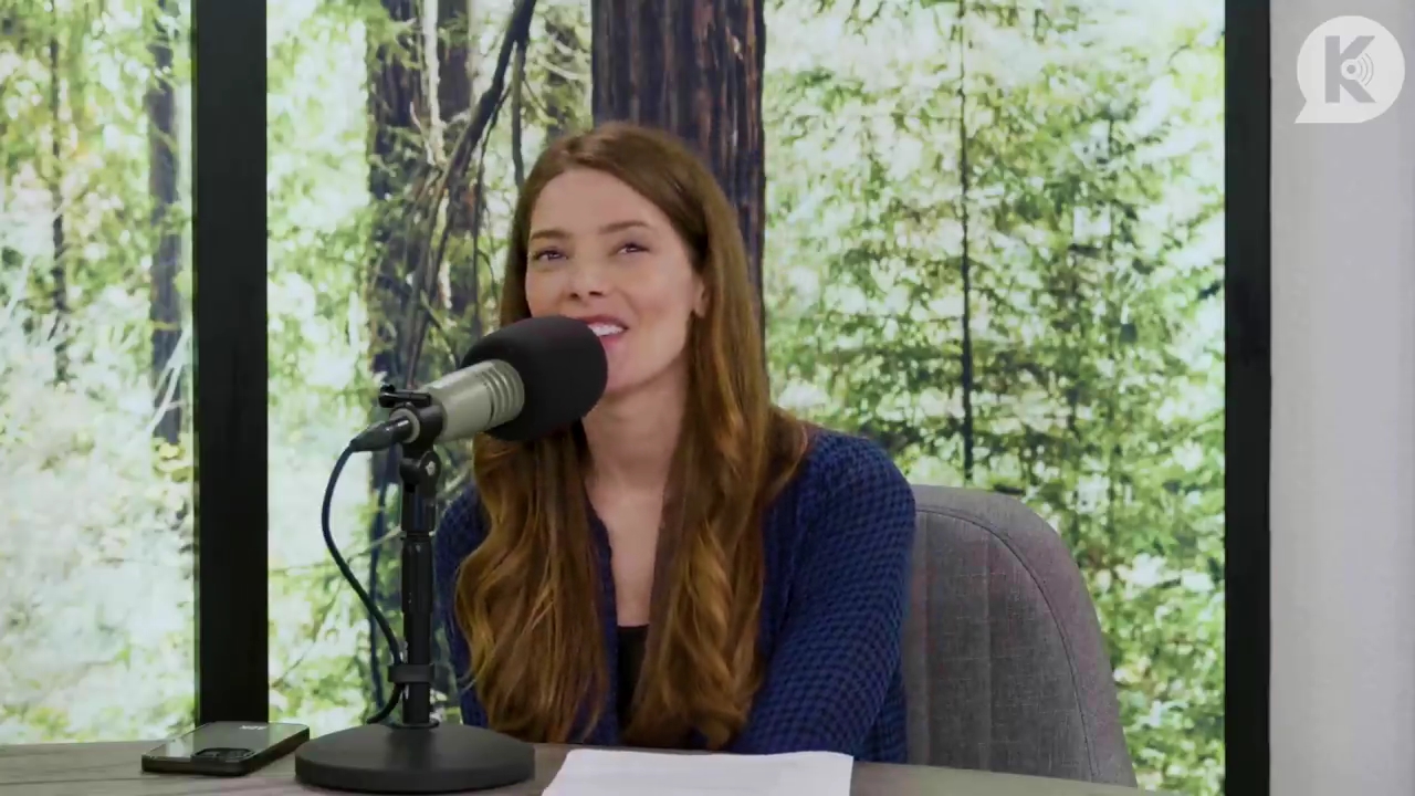 Ashley-Greene-dot-nl_TheTwilightEffectPostcast-Aflevering9NewMoonRewatchPart3of3-0107.jpg Ashley-Greene-dot-nl_TheTwilightEffectPostcast-Aflevering9NewMoonRewatchPart3of3-0107.jpg