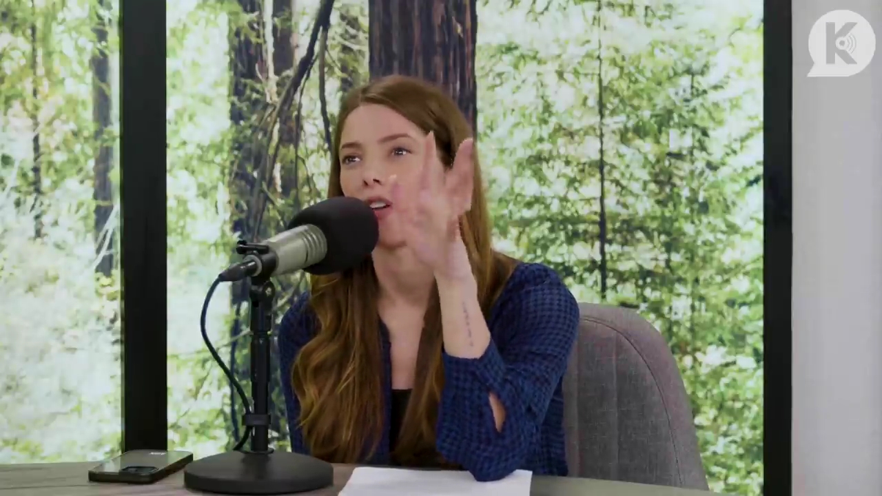 Ashley-Greene-dot-nl_TheTwilightEffectPostcast-Aflevering9NewMoonRewatchPart3of3-0131.jpg Ashley-Greene-dot-nl_TheTwilightEffectPostcast-Aflevering9NewMoonRewatchPart3of3-0131.jpg