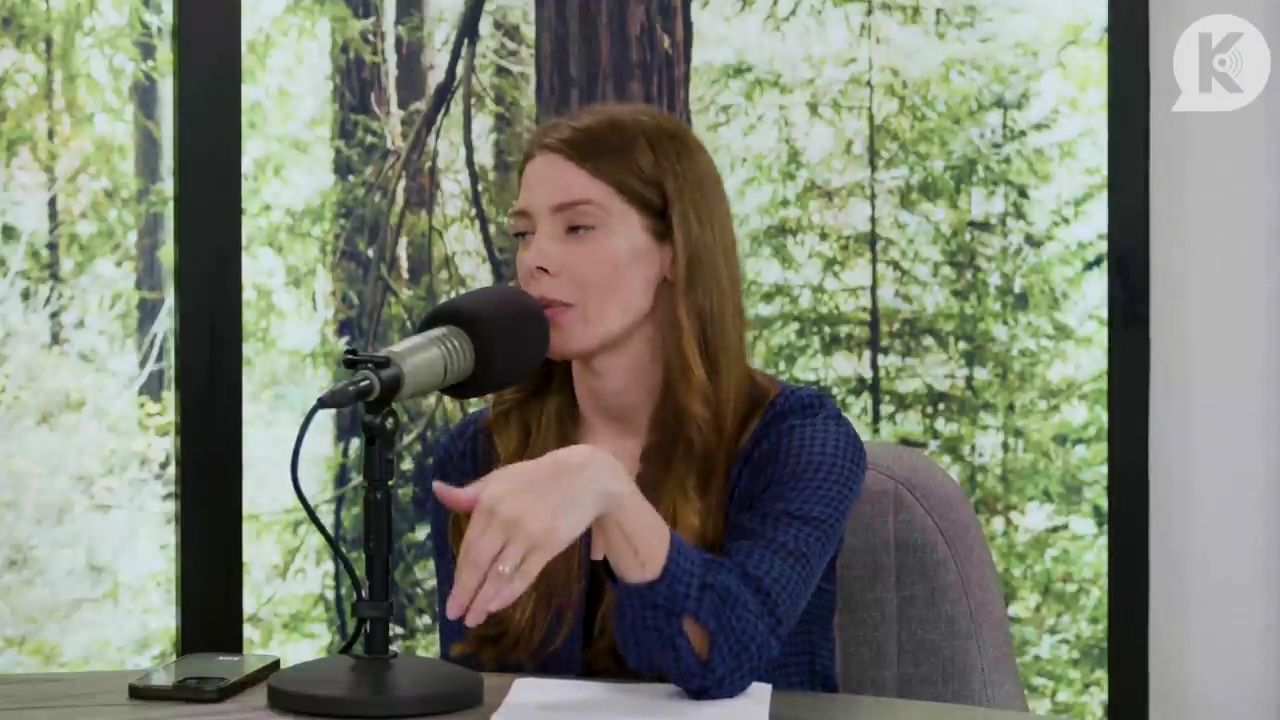 Ashley-Greene-dot-nl_TheTwilightEffectPostcast-Aflevering9NewMoonRewatchPart3of3-0132.jpg Ashley-Greene-dot-nl_TheTwilightEffectPostcast-Aflevering9NewMoonRewatchPart3of3-0132.jpg