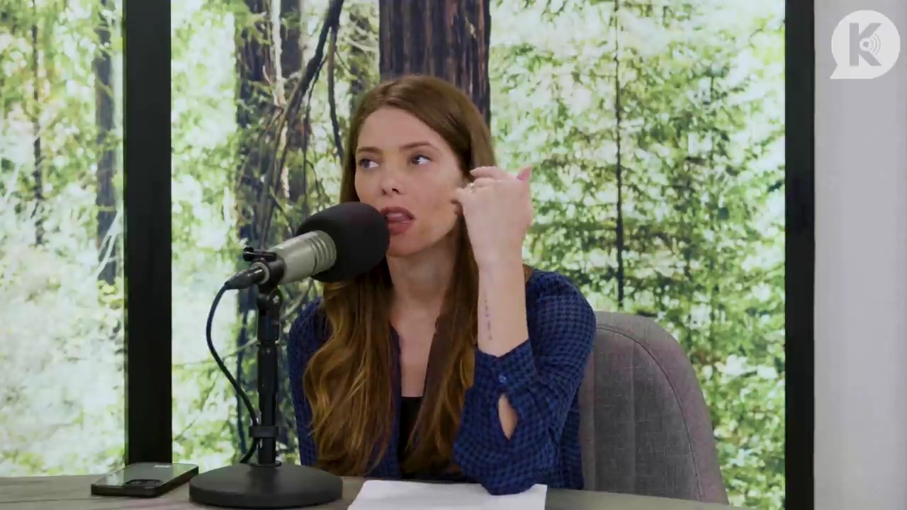 Ashley-Greene-dot-nl_TheTwilightEffectPostcast-Aflevering9NewMoonRewatchPart3of3-0135.jpg Ashley-Greene-dot-nl_TheTwilightEffectPostcast-Aflevering9NewMoonRewatchPart3of3-0135.jpg