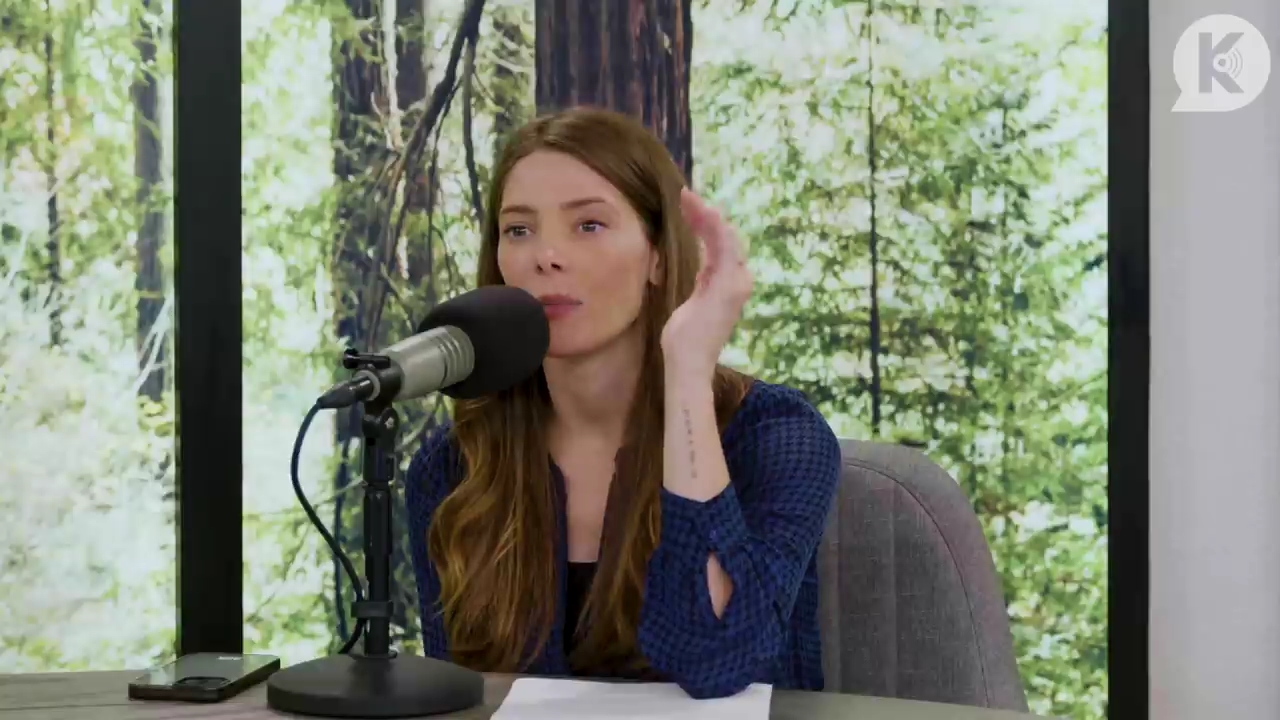 Ashley-Greene-dot-nl_TheTwilightEffectPostcast-Aflevering9NewMoonRewatchPart3of3-0137.jpg Ashley-Greene-dot-nl_TheTwilightEffectPostcast-Aflevering9NewMoonRewatchPart3of3-0137.jpg