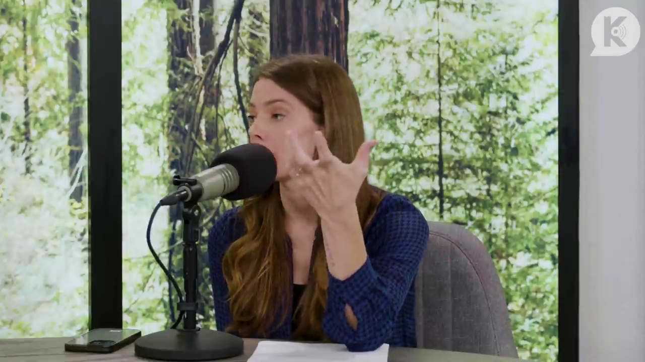 Ashley-Greene-dot-nl_TheTwilightEffectPostcast-Aflevering9NewMoonRewatchPart3of3-0144.jpg Ashley-Greene-dot-nl_TheTwilightEffectPostcast-Aflevering9NewMoonRewatchPart3of3-0144.jpg