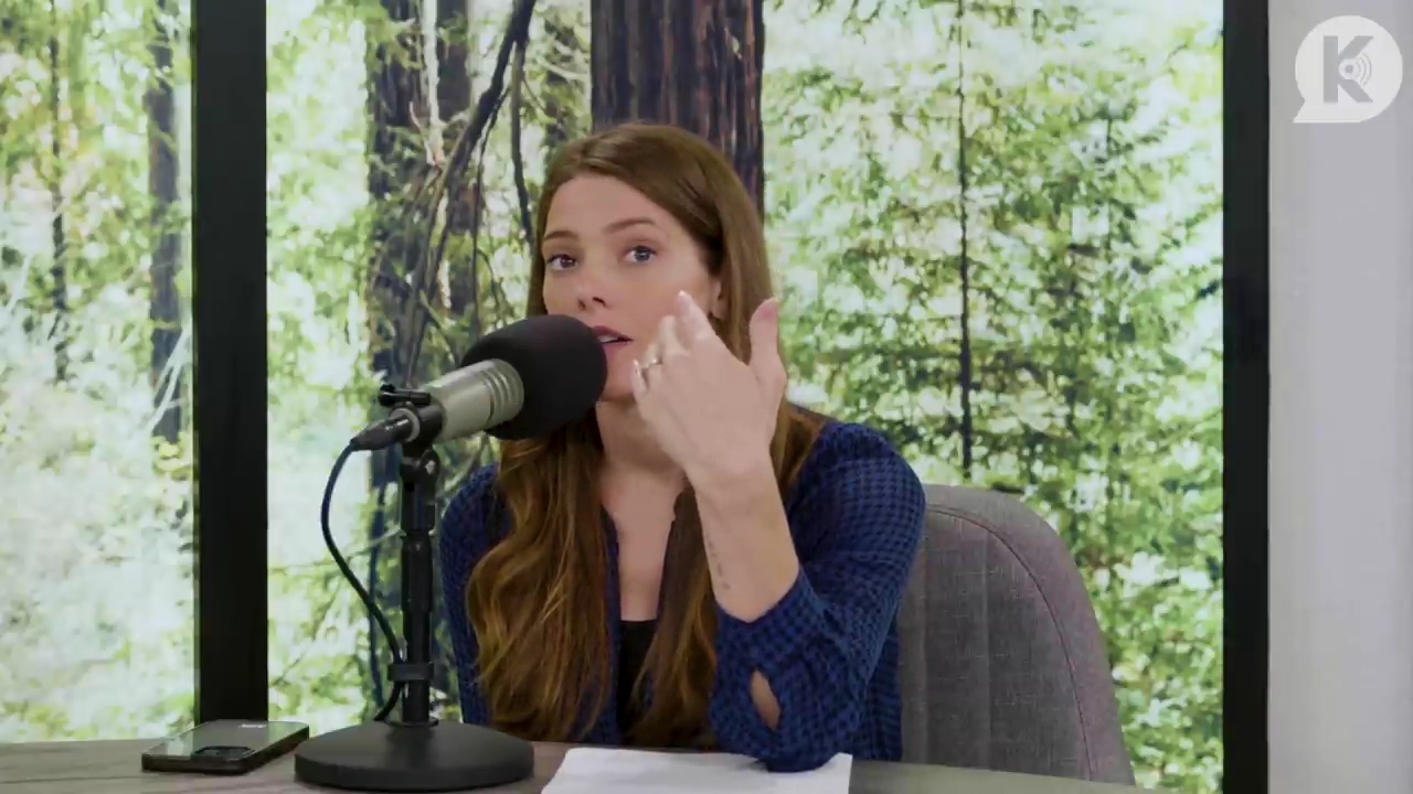 Ashley-Greene-dot-nl_TheTwilightEffectPostcast-Aflevering9NewMoonRewatchPart3of3-0162.jpg Ashley-Greene-dot-nl_TheTwilightEffectPostcast-Aflevering9NewMoonRewatchPart3of3-0162.jpg