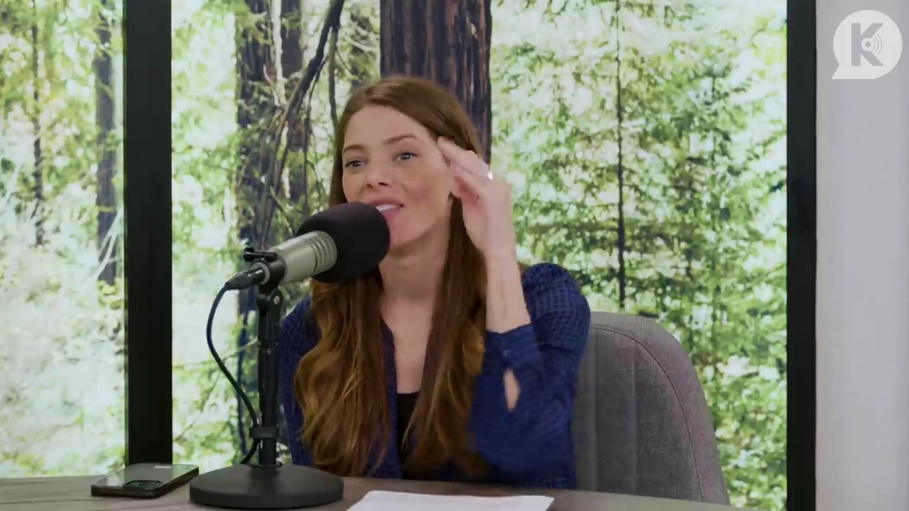 Ashley-Greene-dot-nl_TheTwilightEffectPostcast-Aflevering9NewMoonRewatchPart3of3-0169.jpg Ashley-Greene-dot-nl_TheTwilightEffectPostcast-Aflevering9NewMoonRewatchPart3of3-0169.jpg