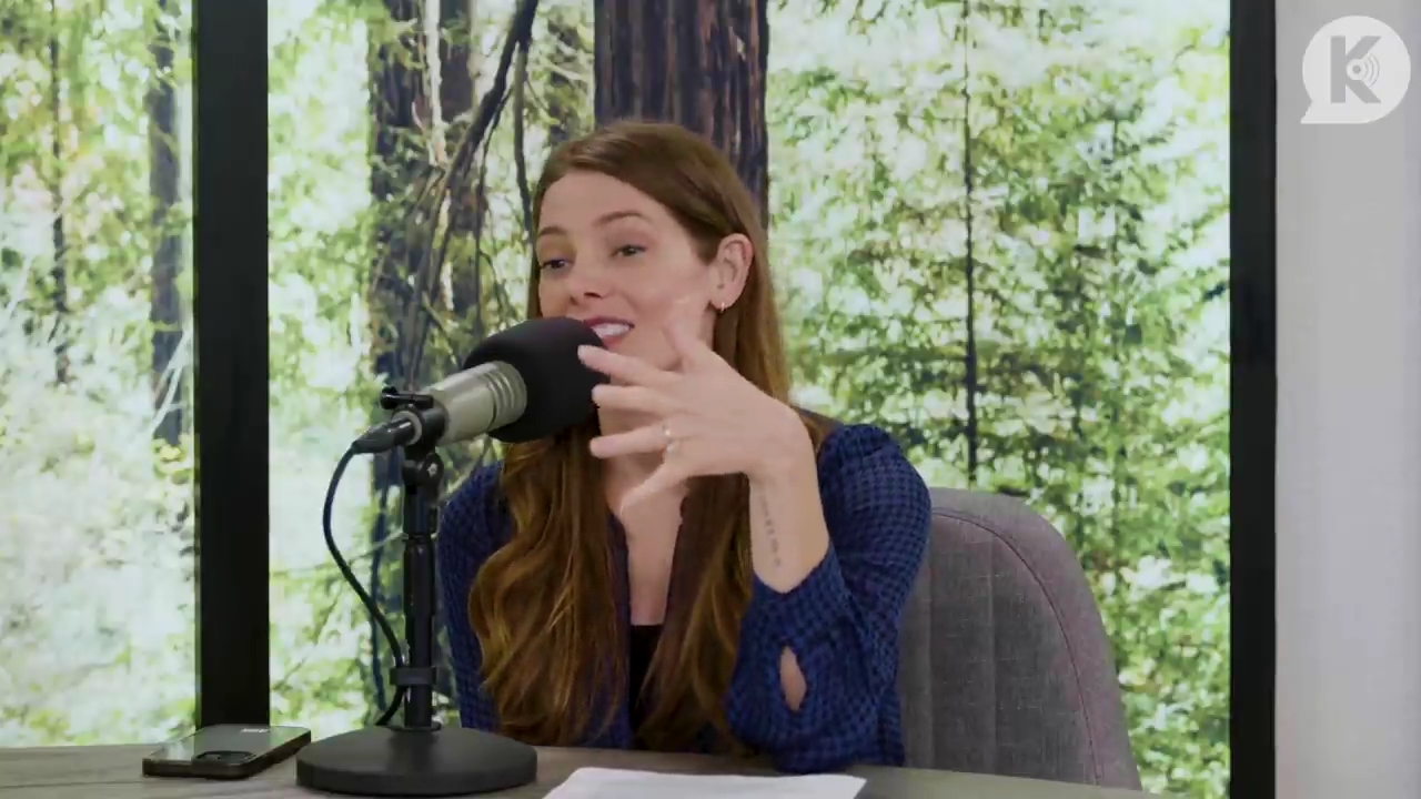 Ashley-Greene-dot-nl_TheTwilightEffectPostcast-Aflevering9NewMoonRewatchPart3of3-0172.jpg Ashley-Greene-dot-nl_TheTwilightEffectPostcast-Aflevering9NewMoonRewatchPart3of3-0172.jpg