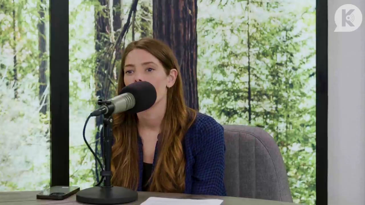 Ashley-Greene-dot-nl_TheTwilightEffectPostcast-Aflevering9NewMoonRewatchPart3of3-0181.jpg Ashley-Greene-dot-nl_TheTwilightEffectPostcast-Aflevering9NewMoonRewatchPart3of3-0181.jpg