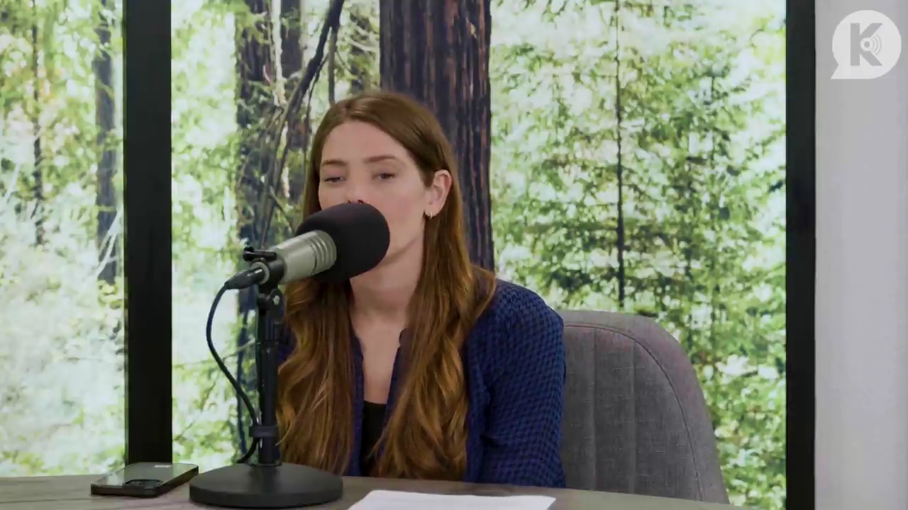 Ashley-Greene-dot-nl_TheTwilightEffectPostcast-Aflevering9NewMoonRewatchPart3of3-0182.jpg Ashley-Greene-dot-nl_TheTwilightEffectPostcast-Aflevering9NewMoonRewatchPart3of3-0182.jpg