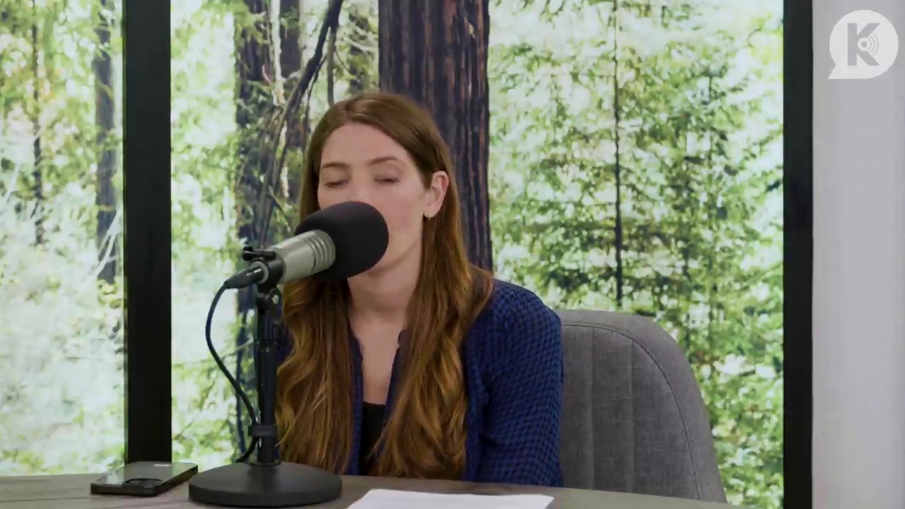 Ashley-Greene-dot-nl_TheTwilightEffectPostcast-Aflevering9NewMoonRewatchPart3of3-0183.jpg Ashley-Greene-dot-nl_TheTwilightEffectPostcast-Aflevering9NewMoonRewatchPart3of3-0183.jpg