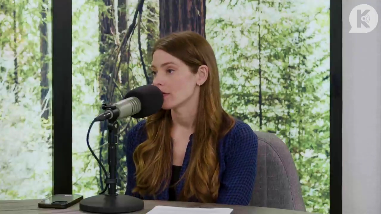 Ashley-Greene-dot-nl_TheTwilightEffectPostcast-Aflevering9NewMoonRewatchPart3of3-0203.jpg Ashley-Greene-dot-nl_TheTwilightEffectPostcast-Aflevering9NewMoonRewatchPart3of3-0203.jpg