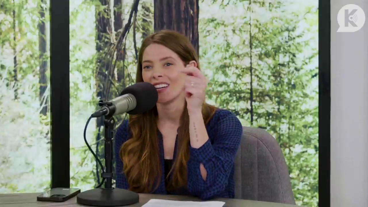 Ashley-Greene-dot-nl_TheTwilightEffectPostcast-Aflevering9NewMoonRewatchPart3of3-0229.jpg Ashley-Greene-dot-nl_TheTwilightEffectPostcast-Aflevering9NewMoonRewatchPart3of3-0229.jpg