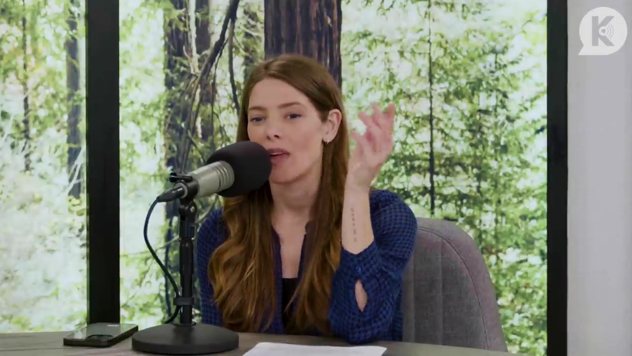 Ashley-Greene-dot-nl_TheTwilightEffectPostcast-Aflevering9NewMoonRewatchPart3of3-0232.jpg Ashley-Greene-dot-nl_TheTwilightEffectPostcast-Aflevering9NewMoonRewatchPart3of3-0232.jpg