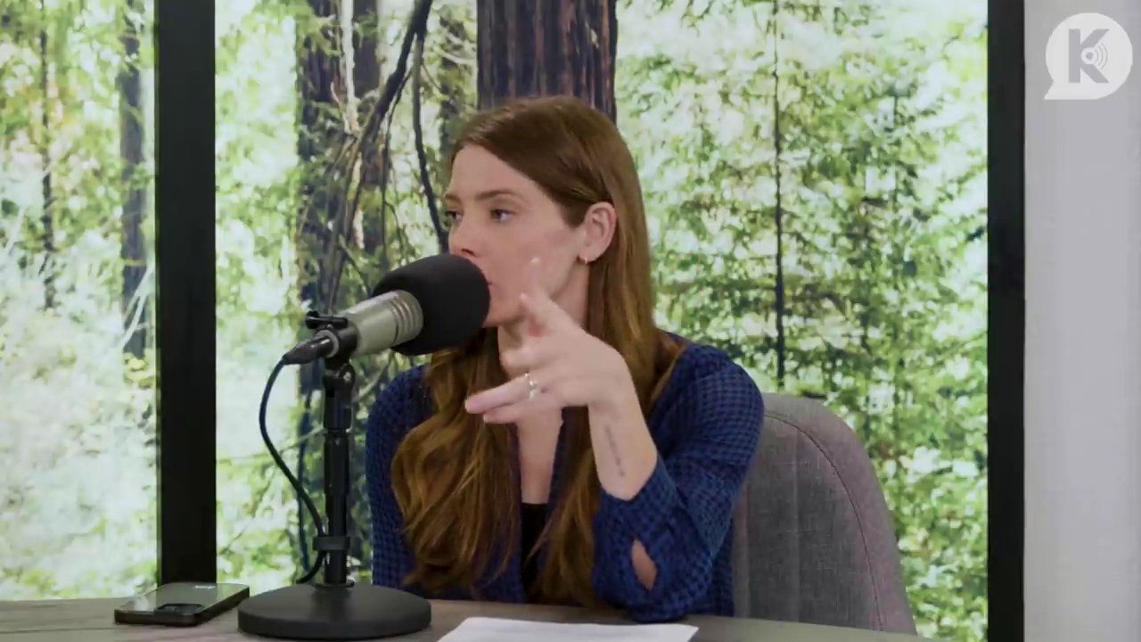 Ashley-Greene-dot-nl_TheTwilightEffectPostcast-Aflevering9NewMoonRewatchPart3of3-0243.jpg Ashley-Greene-dot-nl_TheTwilightEffectPostcast-Aflevering9NewMoonRewatchPart3of3-0243.jpg