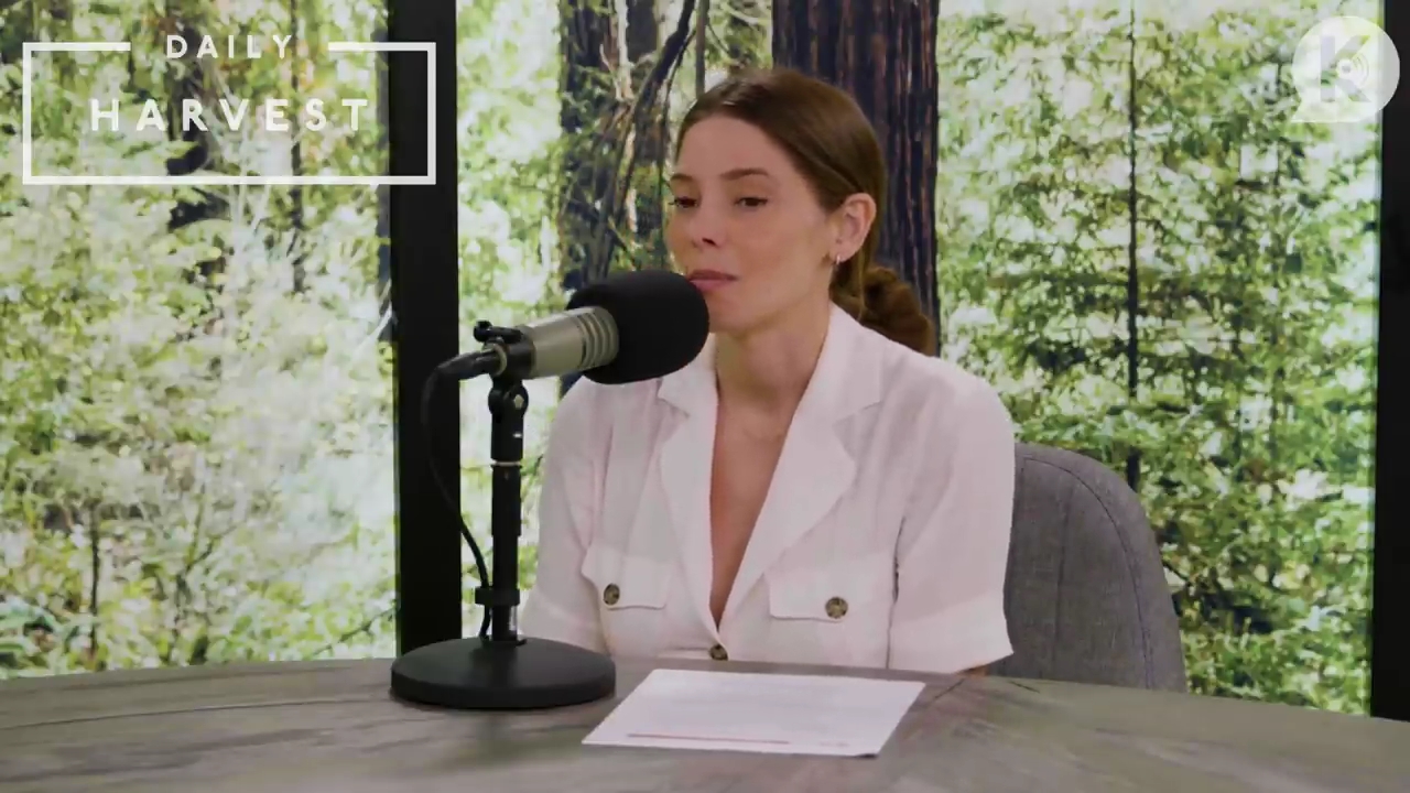 Ashley-Greene-dot-nl_TheTwilightEffectPostcast-Aflevering9NewMoonRewatchPart3of3-0301.jpg Ashley-Greene-dot-nl_TheTwilightEffectPostcast-Aflevering9NewMoonRewatchPart3of3-0301.jpg