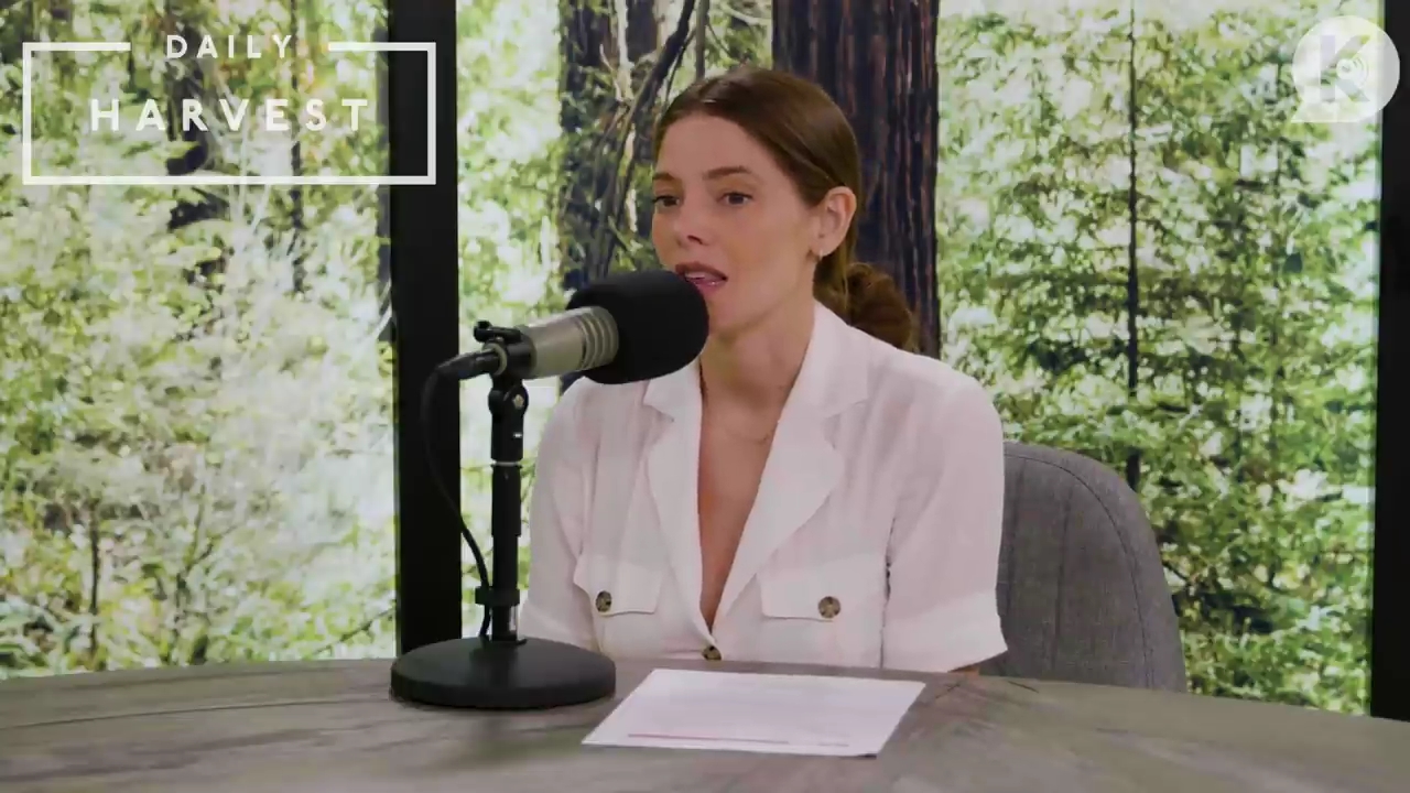 Ashley-Greene-dot-nl_TheTwilightEffectPostcast-Aflevering9NewMoonRewatchPart3of3-0302.jpg Ashley-Greene-dot-nl_TheTwilightEffectPostcast-Aflevering9NewMoonRewatchPart3of3-0302.jpg