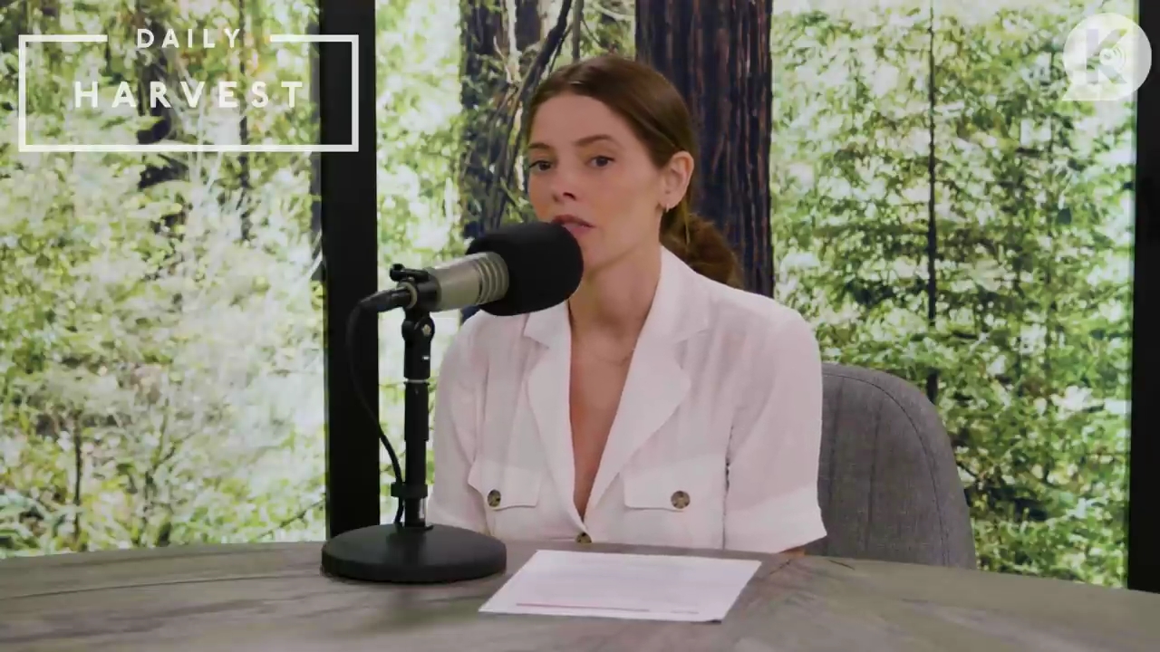 Ashley-Greene-dot-nl_TheTwilightEffectPostcast-Aflevering9NewMoonRewatchPart3of3-0303.jpg Ashley-Greene-dot-nl_TheTwilightEffectPostcast-Aflevering9NewMoonRewatchPart3of3-0303.jpg