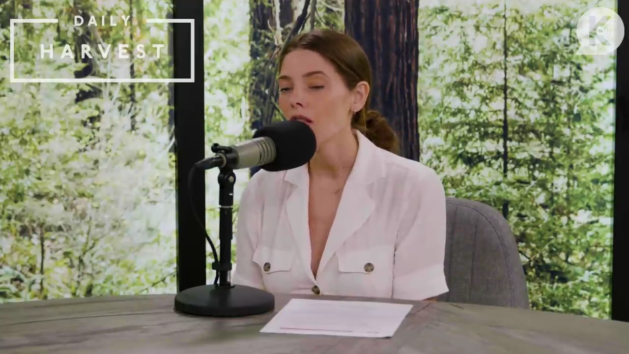 Ashley-Greene-dot-nl_TheTwilightEffectPostcast-Aflevering9NewMoonRewatchPart3of3-0305.jpg Ashley-Greene-dot-nl_TheTwilightEffectPostcast-Aflevering9NewMoonRewatchPart3of3-0305.jpg