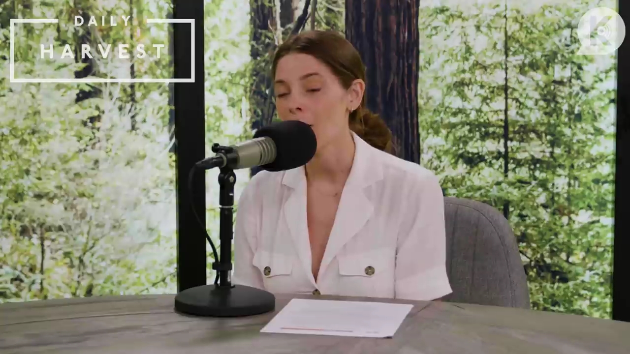 Ashley-Greene-dot-nl_TheTwilightEffectPostcast-Aflevering9NewMoonRewatchPart3of3-0308.jpg Ashley-Greene-dot-nl_TheTwilightEffectPostcast-Aflevering9NewMoonRewatchPart3of3-0308.jpg