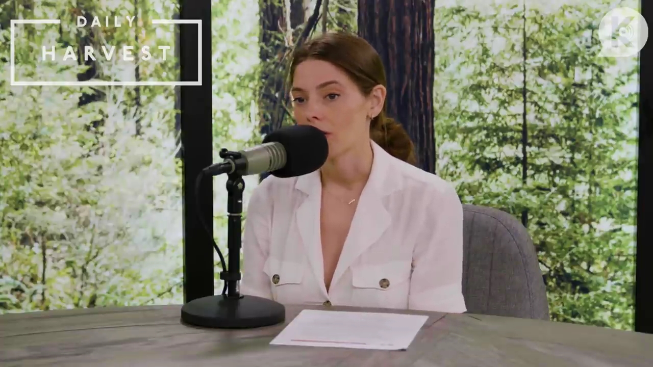 Ashley-Greene-dot-nl_TheTwilightEffectPostcast-Aflevering9NewMoonRewatchPart3of3-0366.jpg Ashley-Greene-dot-nl_TheTwilightEffectPostcast-Aflevering9NewMoonRewatchPart3of3-0366.jpg