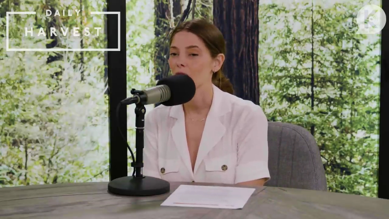 Ashley-Greene-dot-nl_TheTwilightEffectPostcast-Aflevering9NewMoonRewatchPart3of3-0392.jpg Ashley-Greene-dot-nl_TheTwilightEffectPostcast-Aflevering9NewMoonRewatchPart3of3-0392.jpg