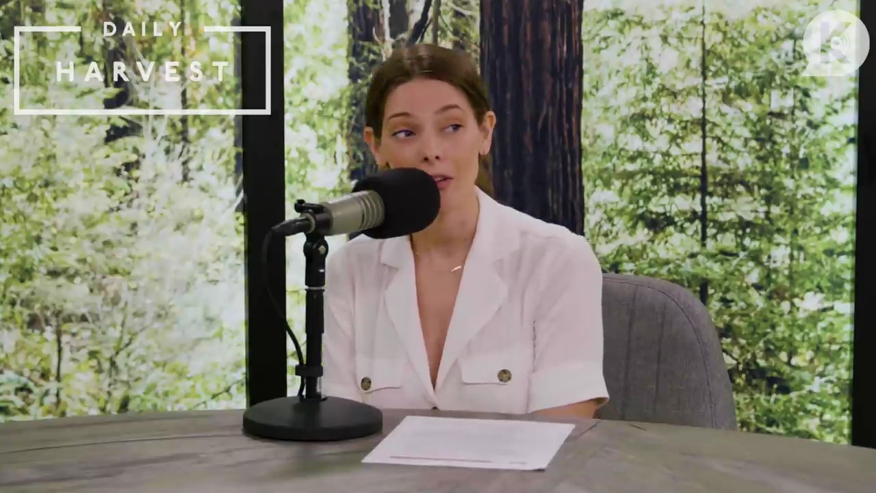 Ashley-Greene-dot-nl_TheTwilightEffectPostcast-Aflevering9NewMoonRewatchPart3of3-0394.jpg Ashley-Greene-dot-nl_TheTwilightEffectPostcast-Aflevering9NewMoonRewatchPart3of3-0394.jpg