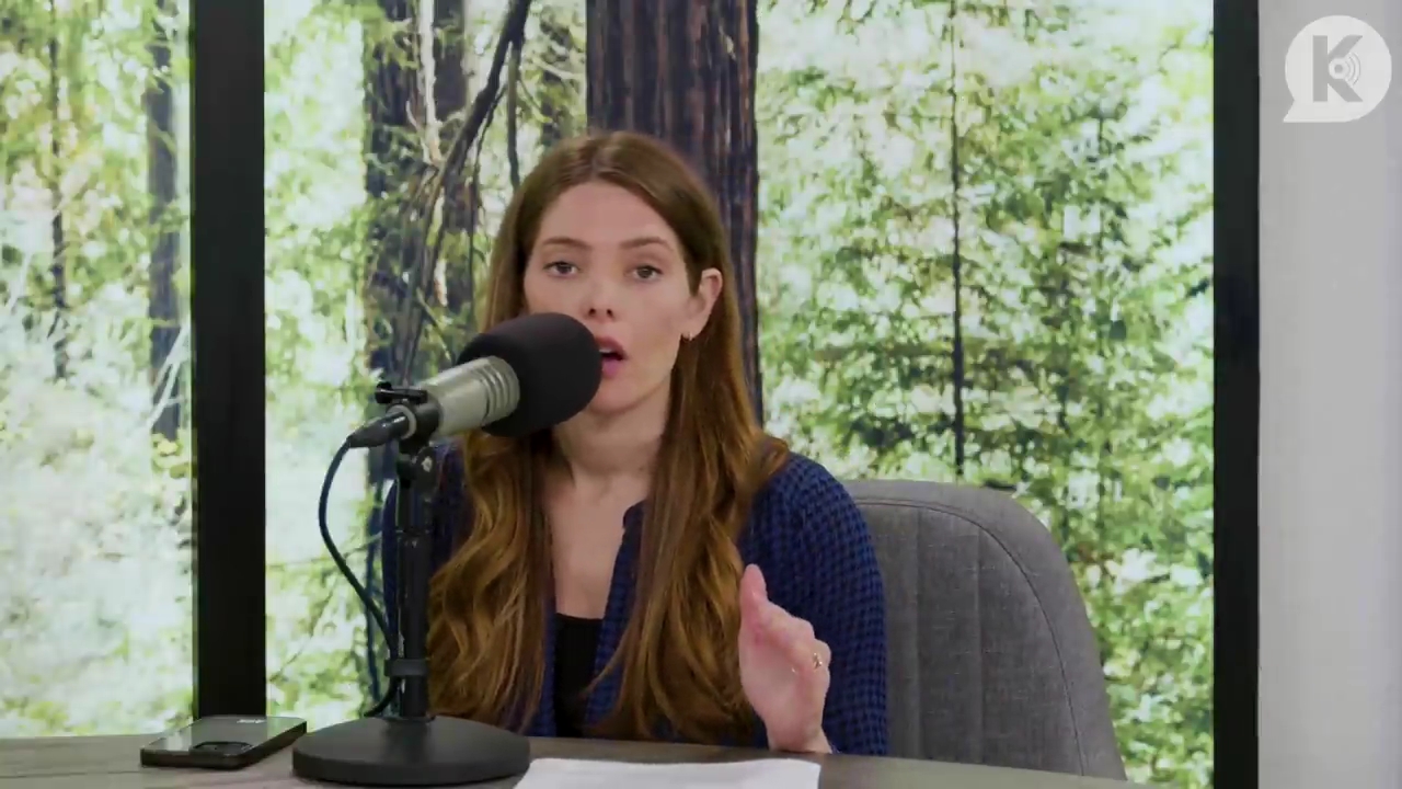 Ashley-Greene-dot-nl_TheTwilightEffectPostcast-Aflevering9NewMoonRewatchPart3of3-0411.jpg Ashley-Greene-dot-nl_TheTwilightEffectPostcast-Aflevering9NewMoonRewatchPart3of3-0411.jpg