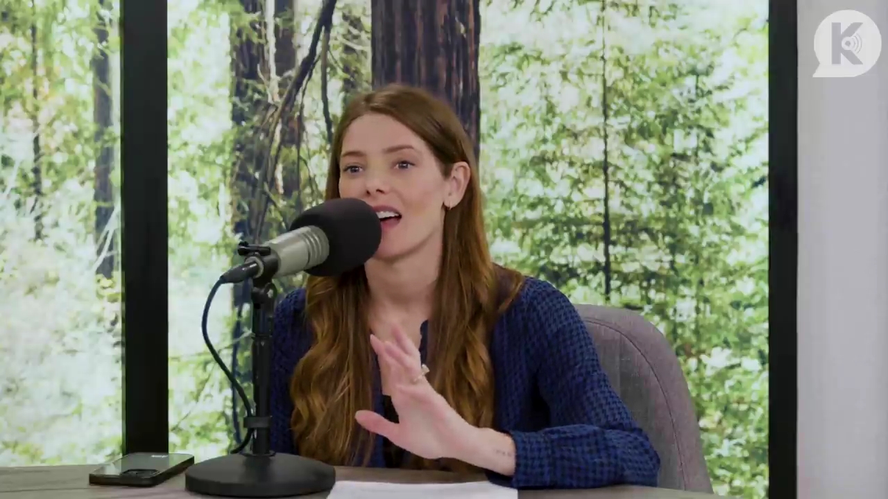 Ashley-Greene-dot-nl_TheTwilightEffectPostcast-Aflevering9NewMoonRewatchPart3of3-0413.jpg Ashley-Greene-dot-nl_TheTwilightEffectPostcast-Aflevering9NewMoonRewatchPart3of3-0413.jpg