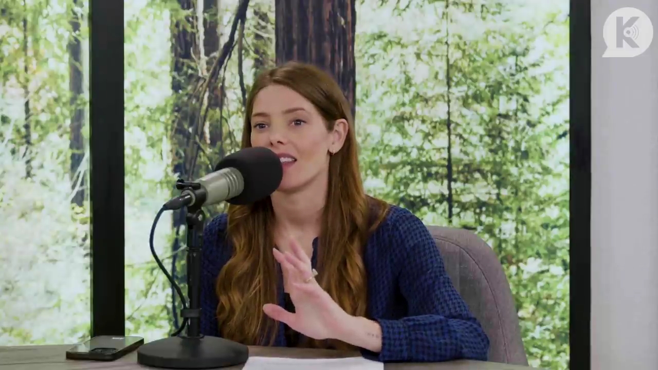 Ashley-Greene-dot-nl_TheTwilightEffectPostcast-Aflevering9NewMoonRewatchPart3of3-0414.jpg Ashley-Greene-dot-nl_TheTwilightEffectPostcast-Aflevering9NewMoonRewatchPart3of3-0414.jpg