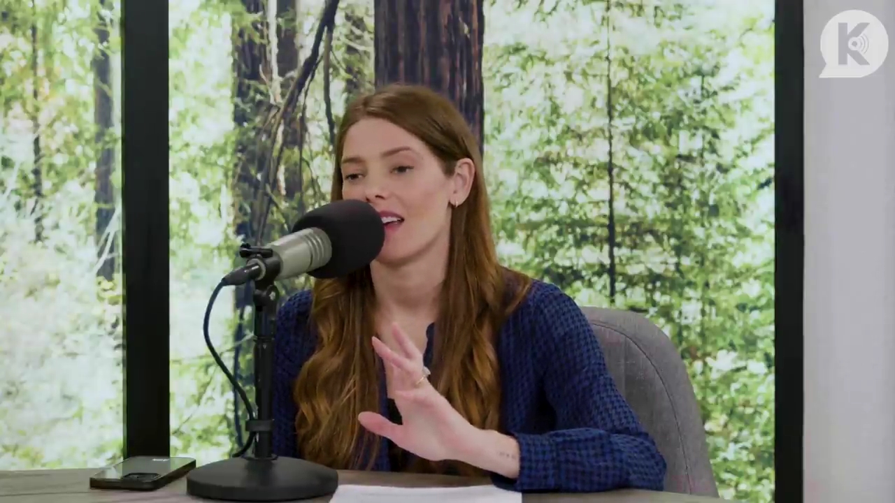 Ashley-Greene-dot-nl_TheTwilightEffectPostcast-Aflevering9NewMoonRewatchPart3of3-0415.jpg Ashley-Greene-dot-nl_TheTwilightEffectPostcast-Aflevering9NewMoonRewatchPart3of3-0415.jpg