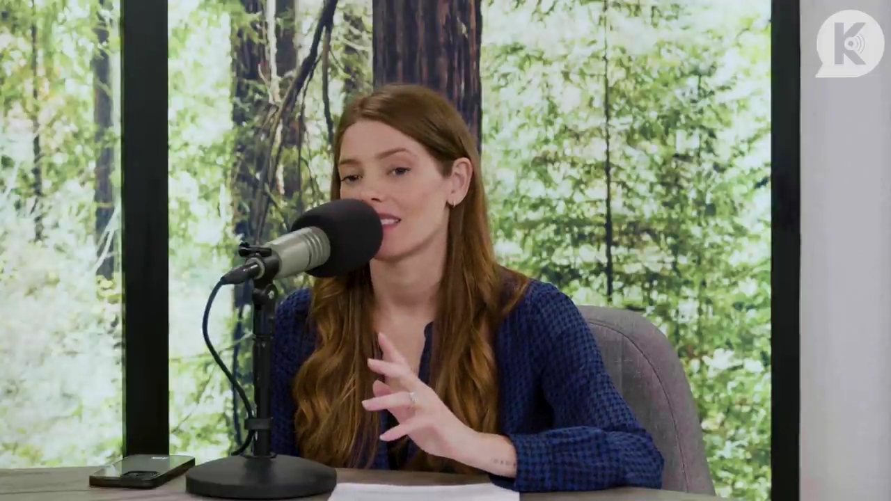 Ashley-Greene-dot-nl_TheTwilightEffectPostcast-Aflevering9NewMoonRewatchPart3of3-0416.jpg Ashley-Greene-dot-nl_TheTwilightEffectPostcast-Aflevering9NewMoonRewatchPart3of3-0416.jpg