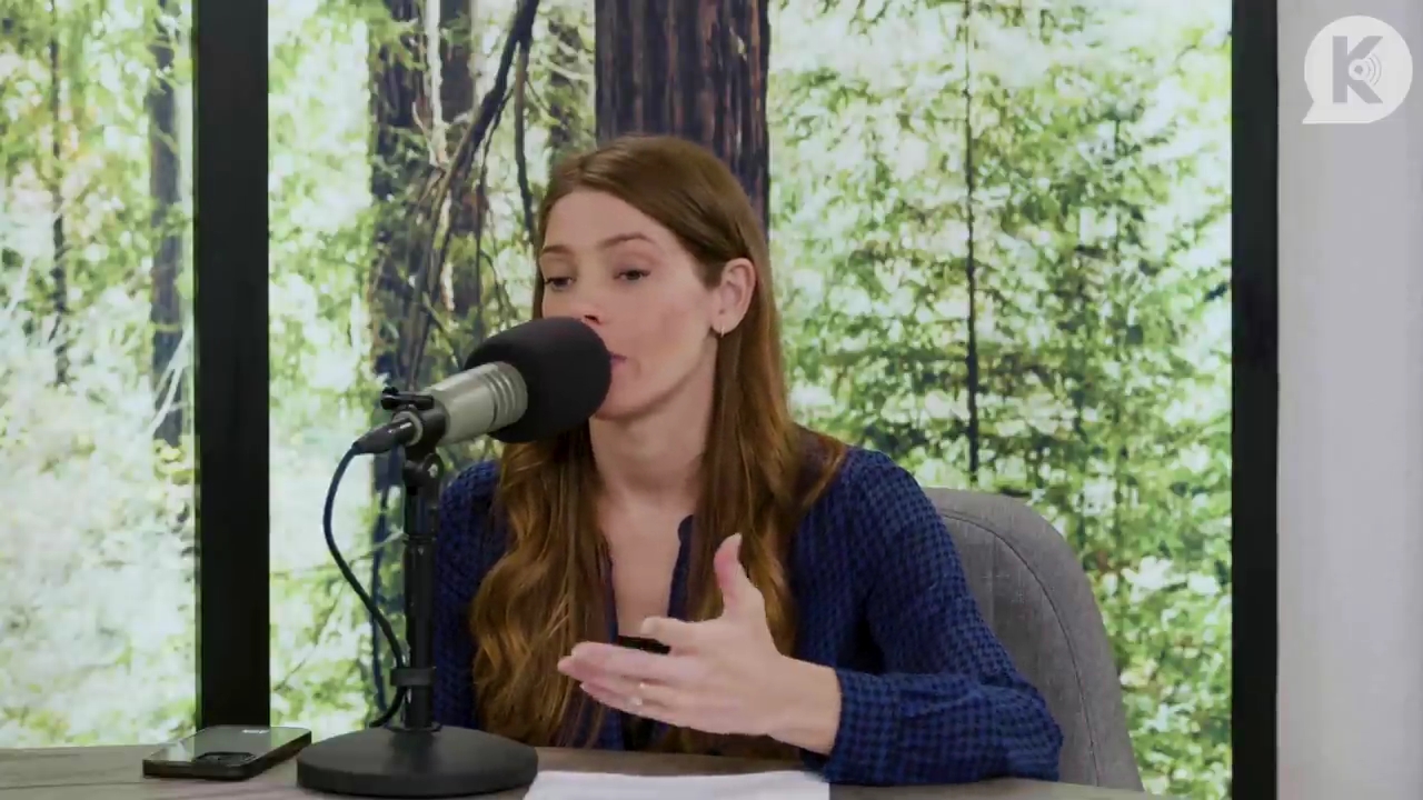 Ashley-Greene-dot-nl_TheTwilightEffectPostcast-Aflevering9NewMoonRewatchPart3of3-0417.jpg Ashley-Greene-dot-nl_TheTwilightEffectPostcast-Aflevering9NewMoonRewatchPart3of3-0417.jpg