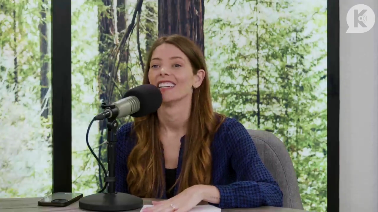 Ashley-Greene-dot-nl_TheTwilightEffectPostcast-Aflevering9NewMoonRewatchPart3of3-0422.jpg Ashley-Greene-dot-nl_TheTwilightEffectPostcast-Aflevering9NewMoonRewatchPart3of3-0422.jpg