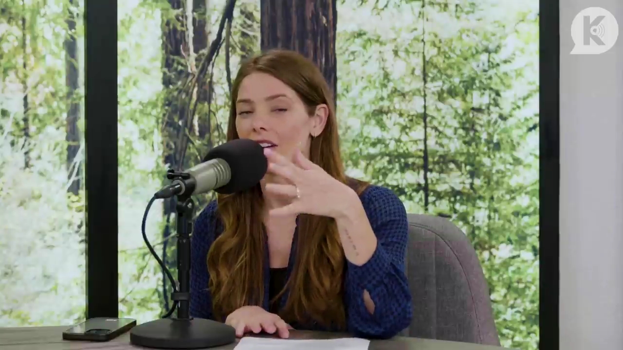 Ashley-Greene-dot-nl_TheTwilightEffectPostcast-Aflevering9NewMoonRewatchPart3of3-0453.jpg Ashley-Greene-dot-nl_TheTwilightEffectPostcast-Aflevering9NewMoonRewatchPart3of3-0453.jpg