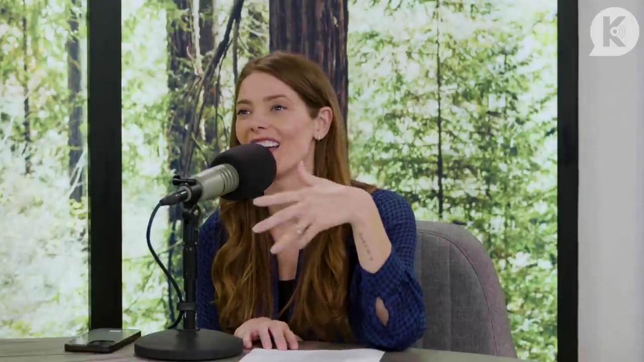 Ashley-Greene-dot-nl_TheTwilightEffectPostcast-Aflevering9NewMoonRewatchPart3of3-0455.jpg Ashley-Greene-dot-nl_TheTwilightEffectPostcast-Aflevering9NewMoonRewatchPart3of3-0455.jpg