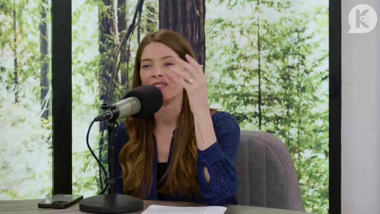 Ashley-Greene-dot-nl_TheTwilightEffectPostcast-Aflevering9NewMoonRewatchPart3of3-0456.jpg Ashley-Greene-dot-nl_TheTwilightEffectPostcast-Aflevering9NewMoonRewatchPart3of3-0456.jpg