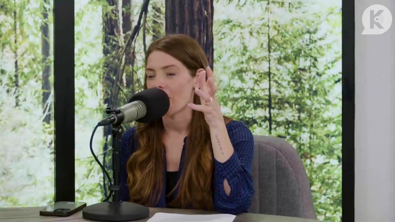 Ashley-Greene-dot-nl_TheTwilightEffectPostcast-Aflevering9NewMoonRewatchPart3of3-0461.jpg Ashley-Greene-dot-nl_TheTwilightEffectPostcast-Aflevering9NewMoonRewatchPart3of3-0461.jpg