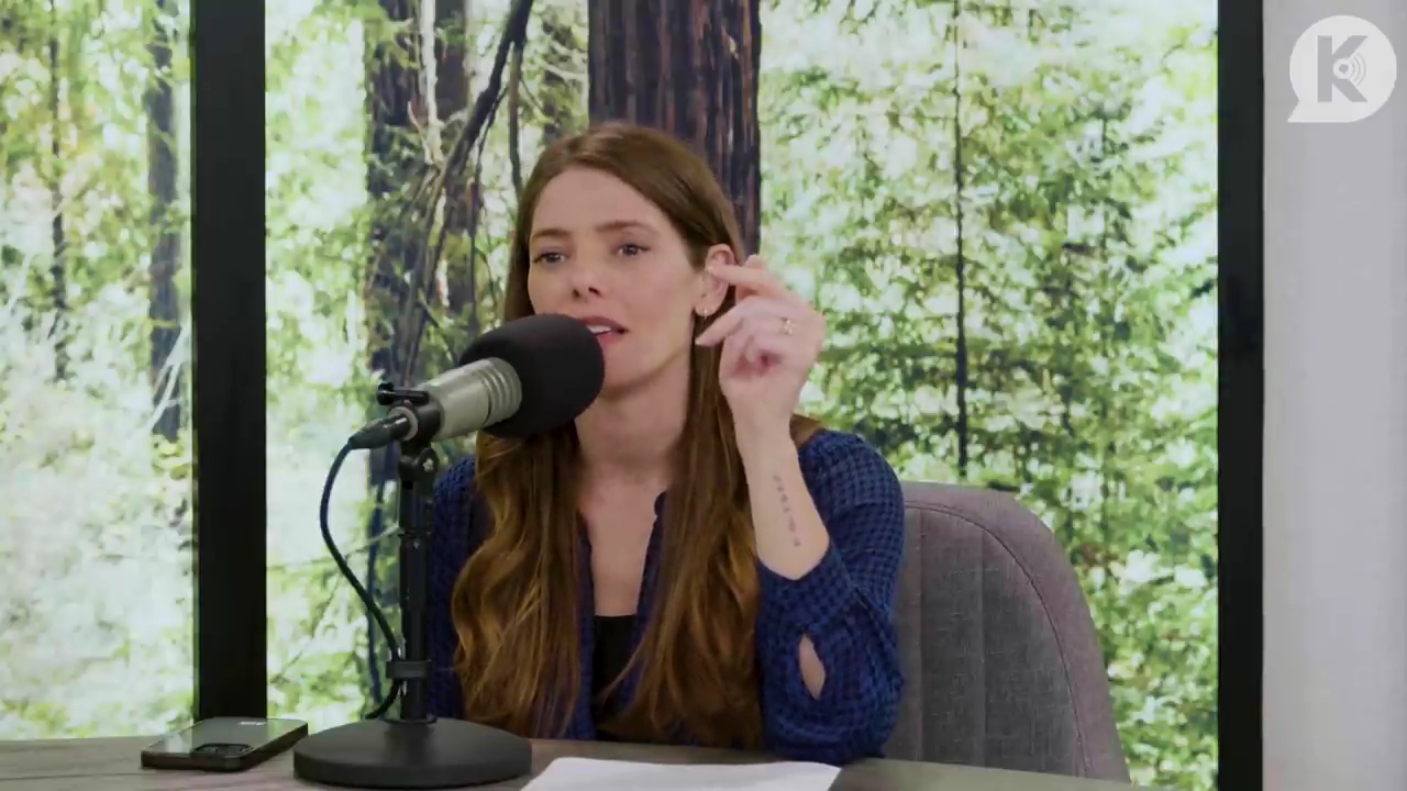 Ashley-Greene-dot-nl_TheTwilightEffectPostcast-Aflevering9NewMoonRewatchPart3of3-0462.jpg Ashley-Greene-dot-nl_TheTwilightEffectPostcast-Aflevering9NewMoonRewatchPart3of3-0462.jpg