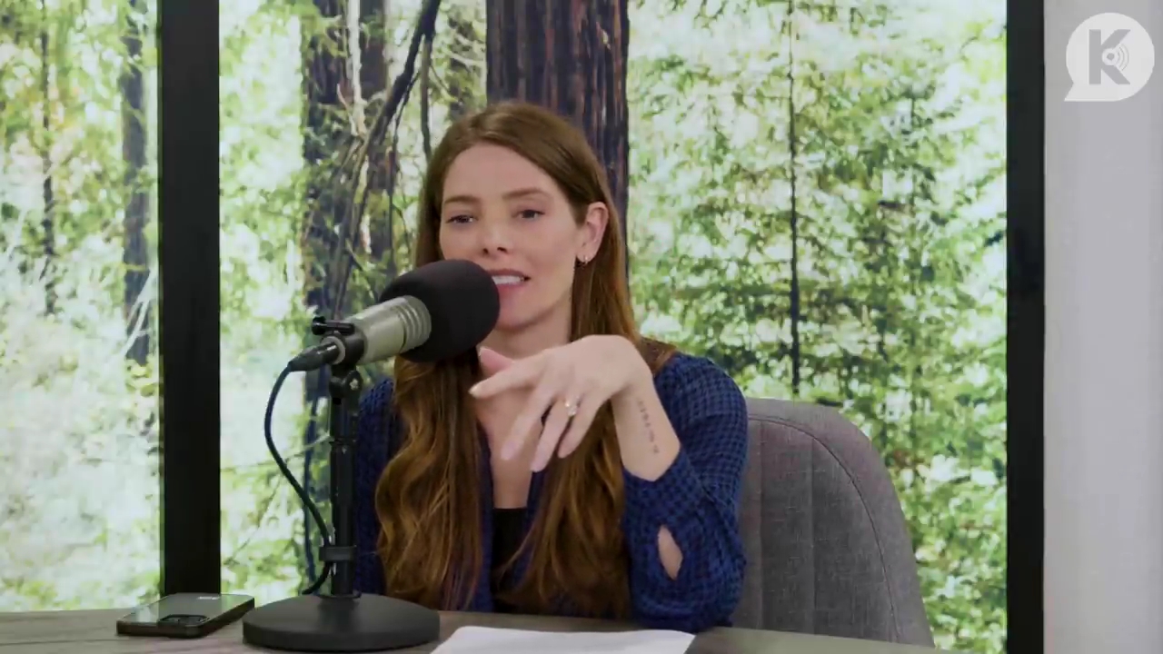 Ashley-Greene-dot-nl_TheTwilightEffectPostcast-Aflevering9NewMoonRewatchPart3of3-0464.jpg Ashley-Greene-dot-nl_TheTwilightEffectPostcast-Aflevering9NewMoonRewatchPart3of3-0464.jpg