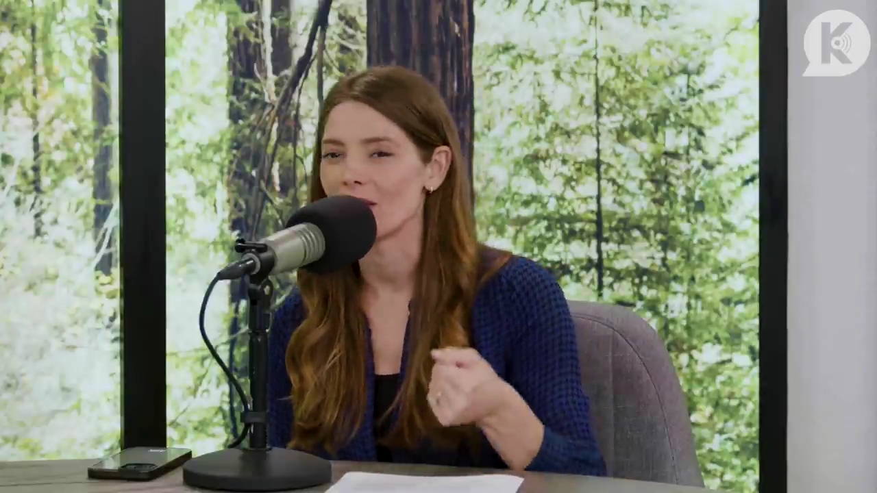 Ashley-Greene-dot-nl_TheTwilightEffectPostcast-Aflevering9NewMoonRewatchPart3of3-0470.jpg Ashley-Greene-dot-nl_TheTwilightEffectPostcast-Aflevering9NewMoonRewatchPart3of3-0470.jpg