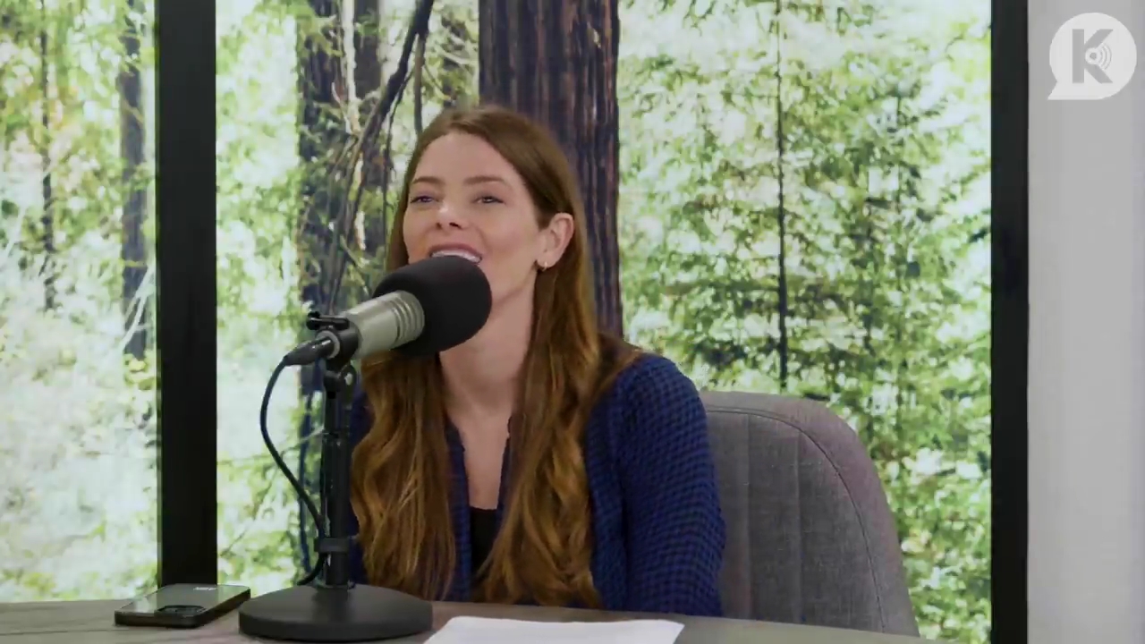 Ashley-Greene-dot-nl_TheTwilightEffectPostcast-Aflevering9NewMoonRewatchPart3of3-0473.jpg Ashley-Greene-dot-nl_TheTwilightEffectPostcast-Aflevering9NewMoonRewatchPart3of3-0473.jpg