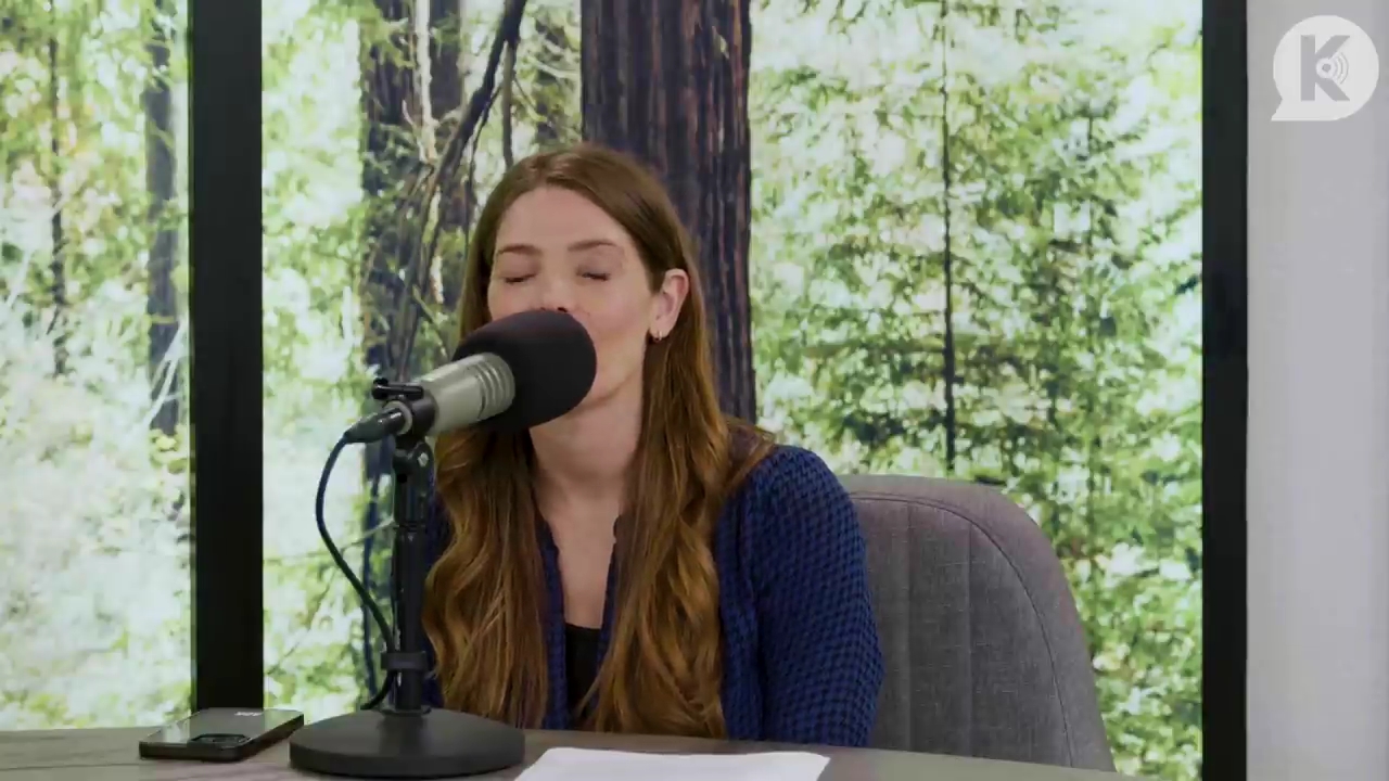 Ashley-Greene-dot-nl_TheTwilightEffectPostcast-Aflevering9NewMoonRewatchPart3of3-0476.jpg Ashley-Greene-dot-nl_TheTwilightEffectPostcast-Aflevering9NewMoonRewatchPart3of3-0476.jpg