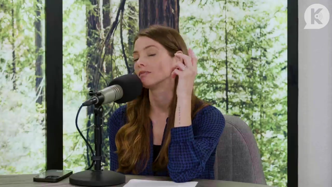 Ashley-Greene-dot-nl_TheTwilightEffectPostcast-Aflevering9NewMoonRewatchPart3of3-0482.jpg Ashley-Greene-dot-nl_TheTwilightEffectPostcast-Aflevering9NewMoonRewatchPart3of3-0482.jpg