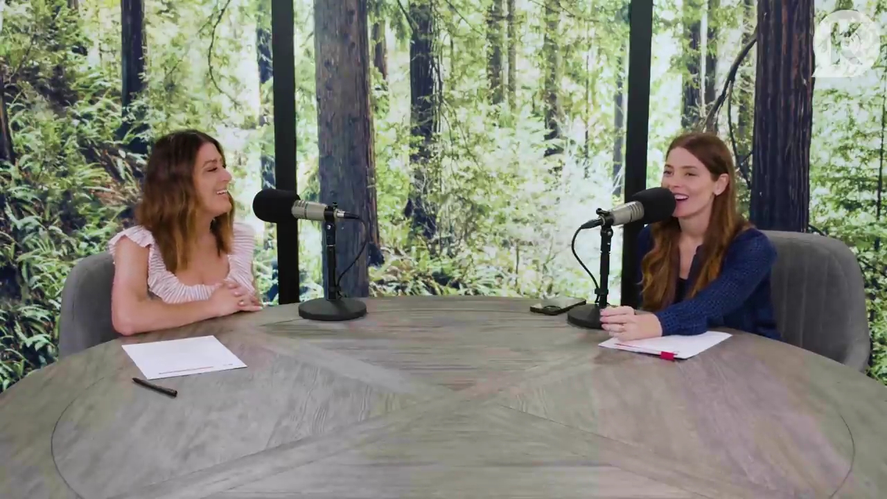 Ashley-Greene-dot-nl_TheTwilightEffectPostcast-Aflevering9NewMoonRewatchPart3of3-0506.jpg Ashley-Greene-dot-nl_TheTwilightEffectPostcast-Aflevering9NewMoonRewatchPart3of3-0506.jpg