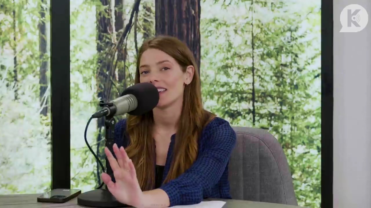 Ashley-Greene-dot-nl_TheTwilightEffectPostcast-Aflevering9NewMoonRewatchPart3of3-0509.jpg Ashley-Greene-dot-nl_TheTwilightEffectPostcast-Aflevering9NewMoonRewatchPart3of3-0509.jpg