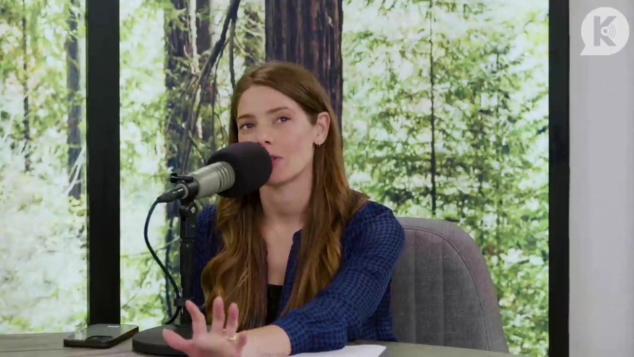 Ashley-Greene-dot-nl_TheTwilightEffectPostcast-Aflevering9NewMoonRewatchPart3of3-0510.jpg Ashley-Greene-dot-nl_TheTwilightEffectPostcast-Aflevering9NewMoonRewatchPart3of3-0510.jpg